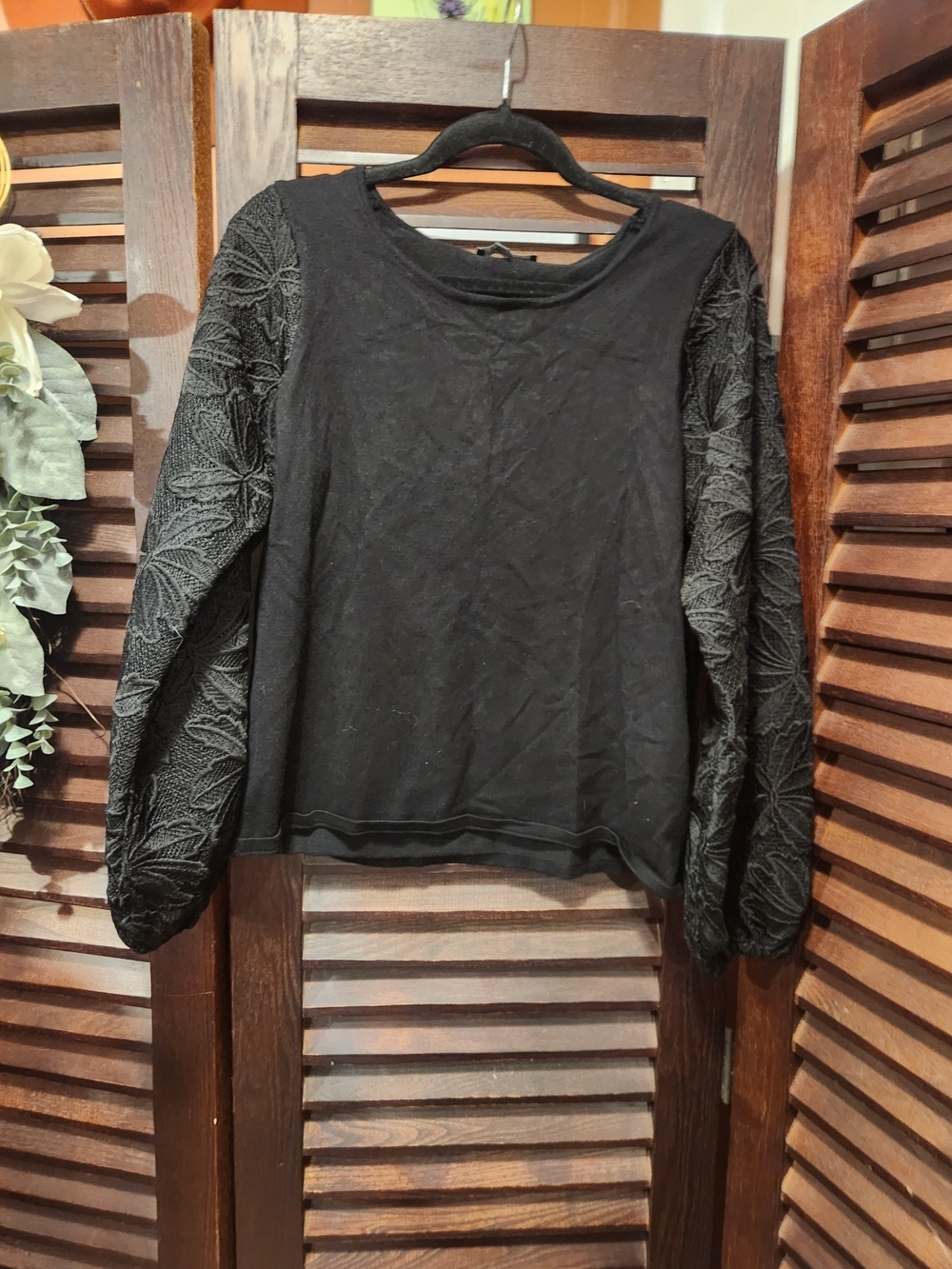 Adrianna Papell Black Long-Sleeve Embroidered Sleeve Top